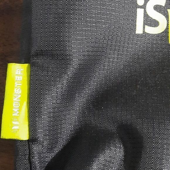 Monster isport Freedom headphones with cloth case - Picture 2 of 9